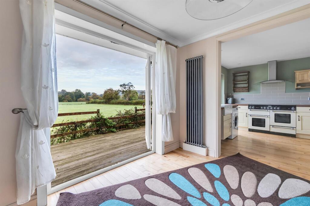 Decking area view/ dining room