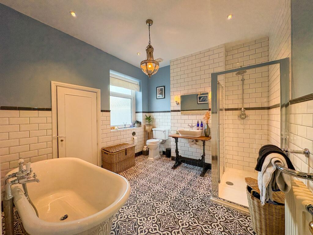 Main Bathroom