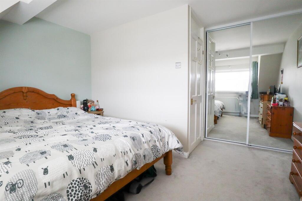 Bedroom 1 (2).jpg