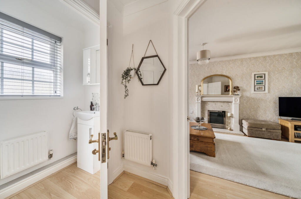 1343038-10-68a5ce...