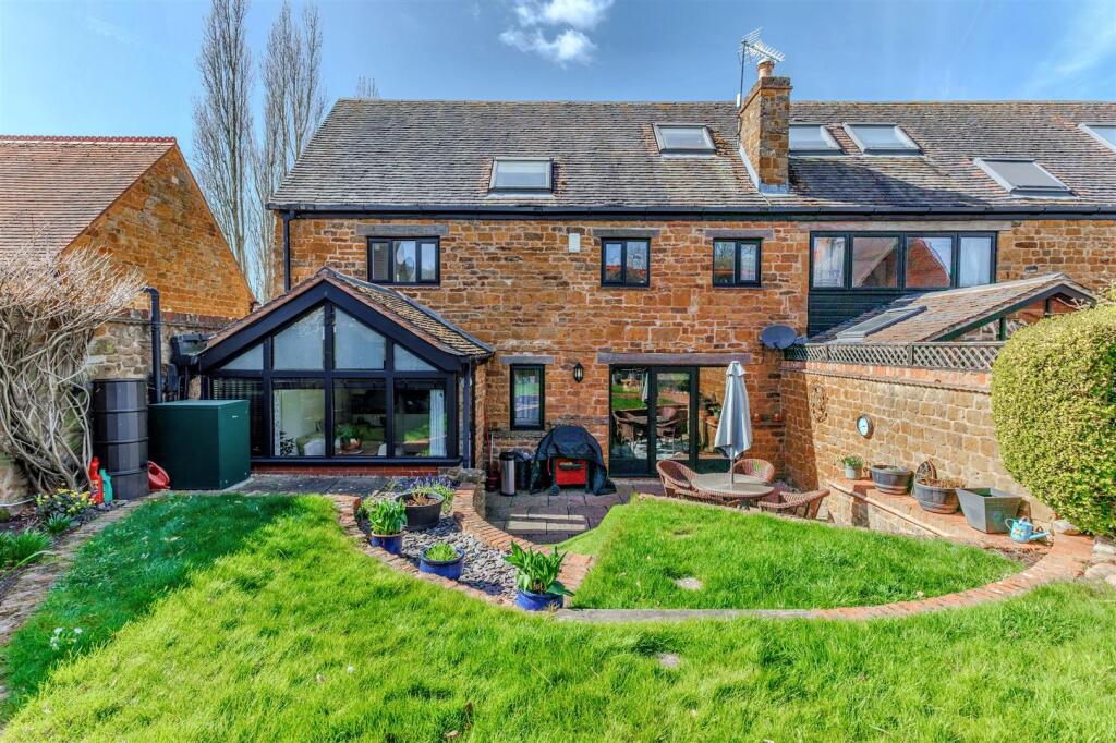 Swallow Barn- garden 2.jpeg