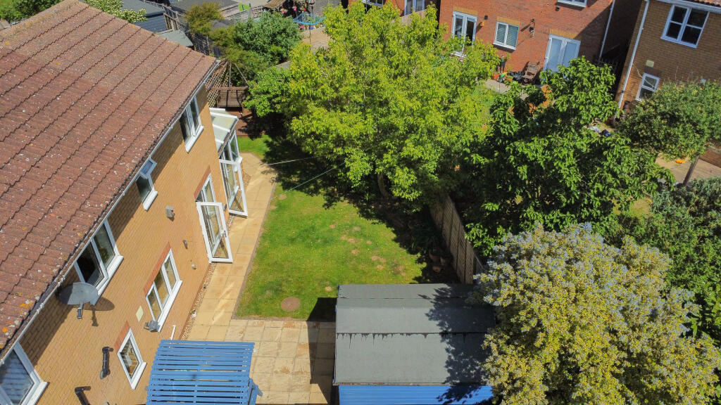 DRONE FOUR THE FINCHES