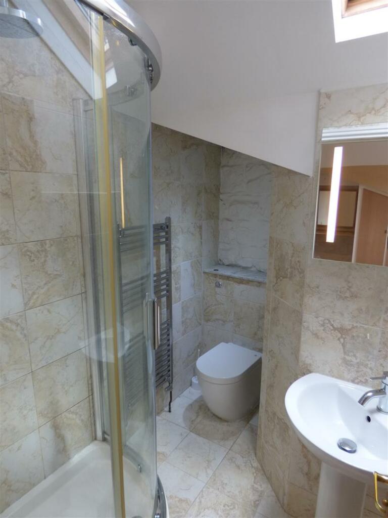 Top Floor shower Room.JPG