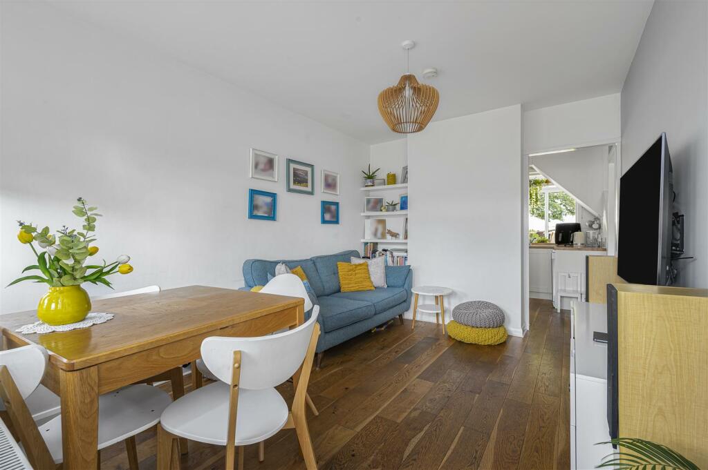 Lounge/Dining Room