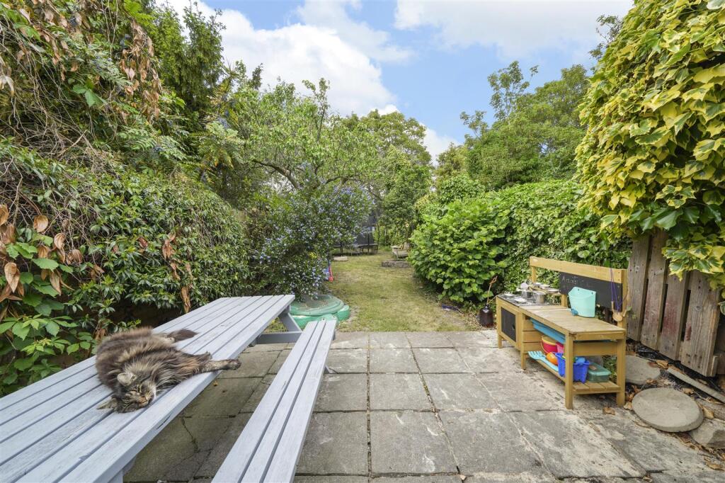 Grosvenor Park Road, E17