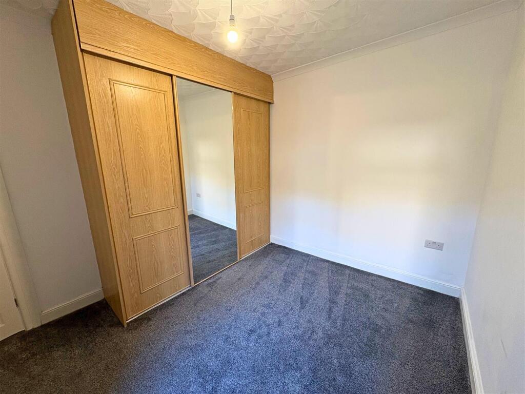 Bedroom 2a (edit).jpg