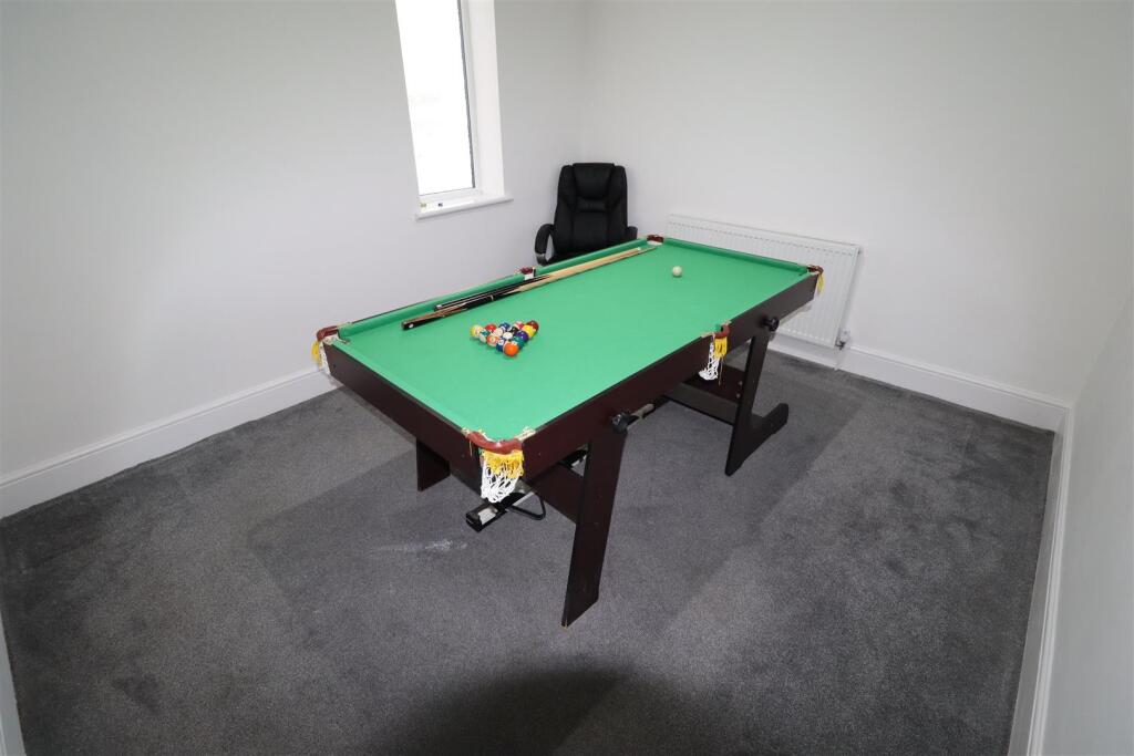 Bedroom 5/Games Room