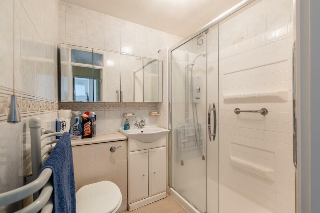 SHOWER ROOM-1.jpg