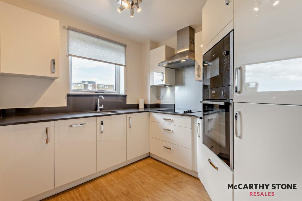 8594532-interior06-800.JPG