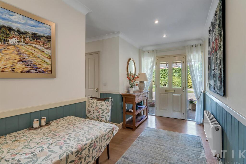 2 Hanbury Close, Halesworth IP19 8DG (16).jpg