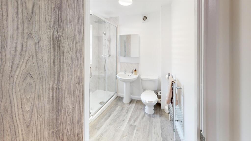 Flat-3-8-Piccadilly-Place-Bathroom.jpg