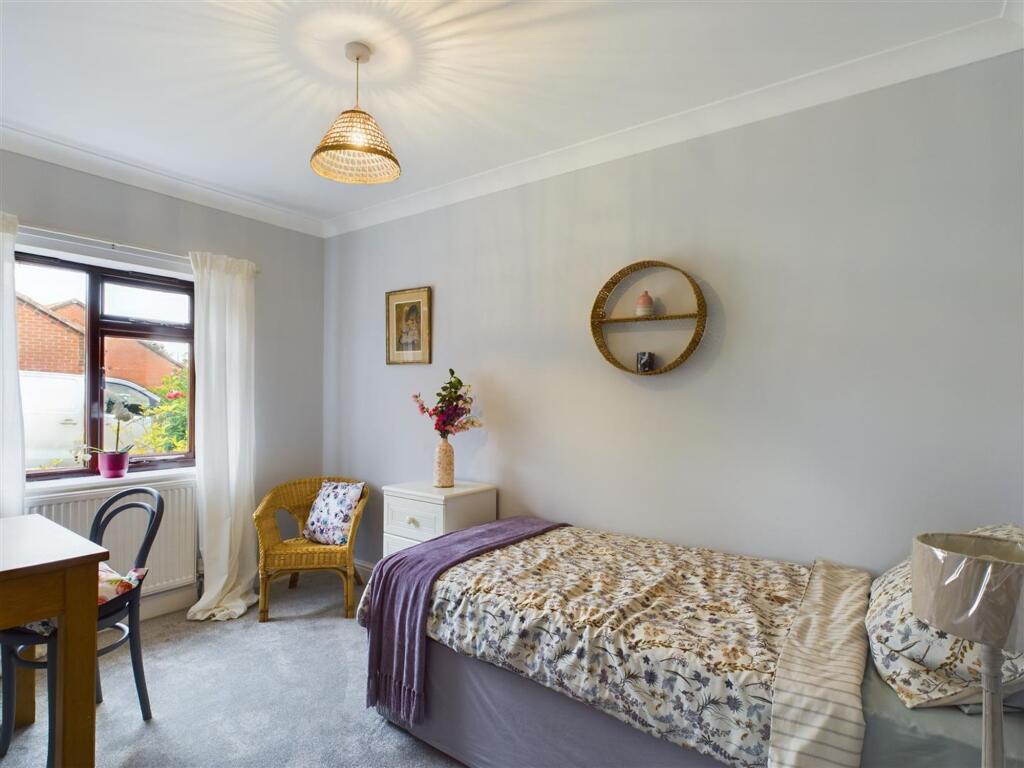 BEDROOM 2