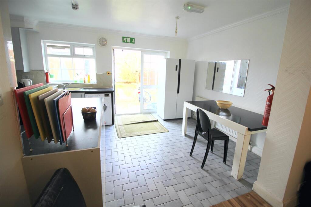 Kitchen / Breakfast Room