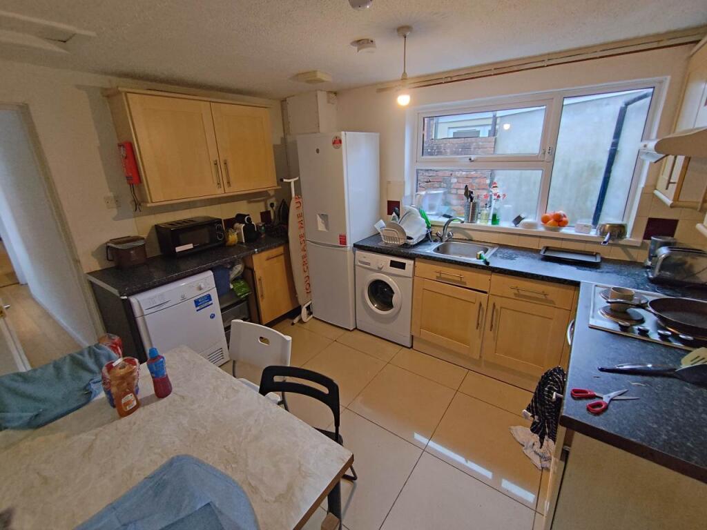 Rear kitchen (2)