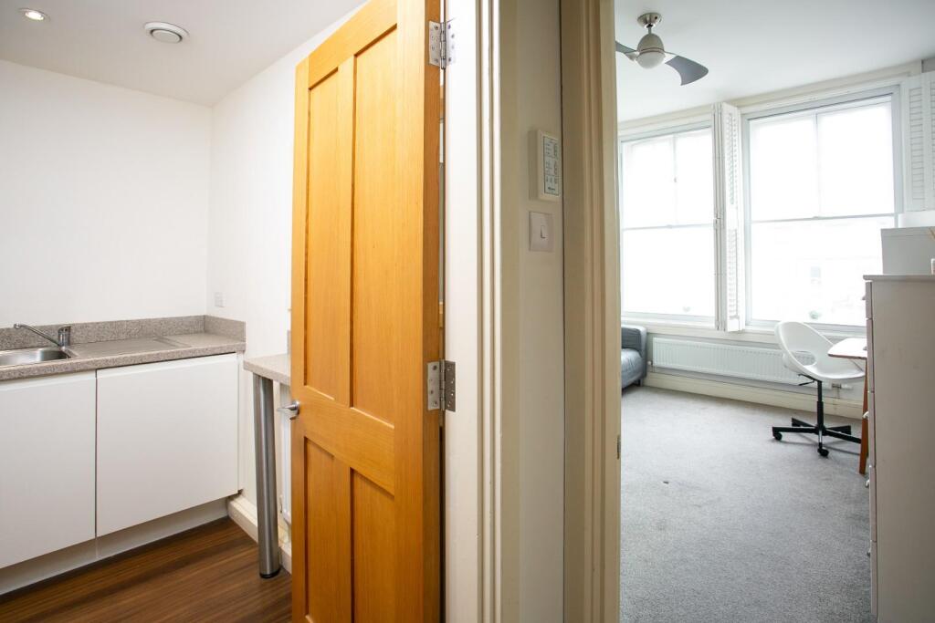 Flat 3 The Coachworks 2 Long Acre-13.jpg