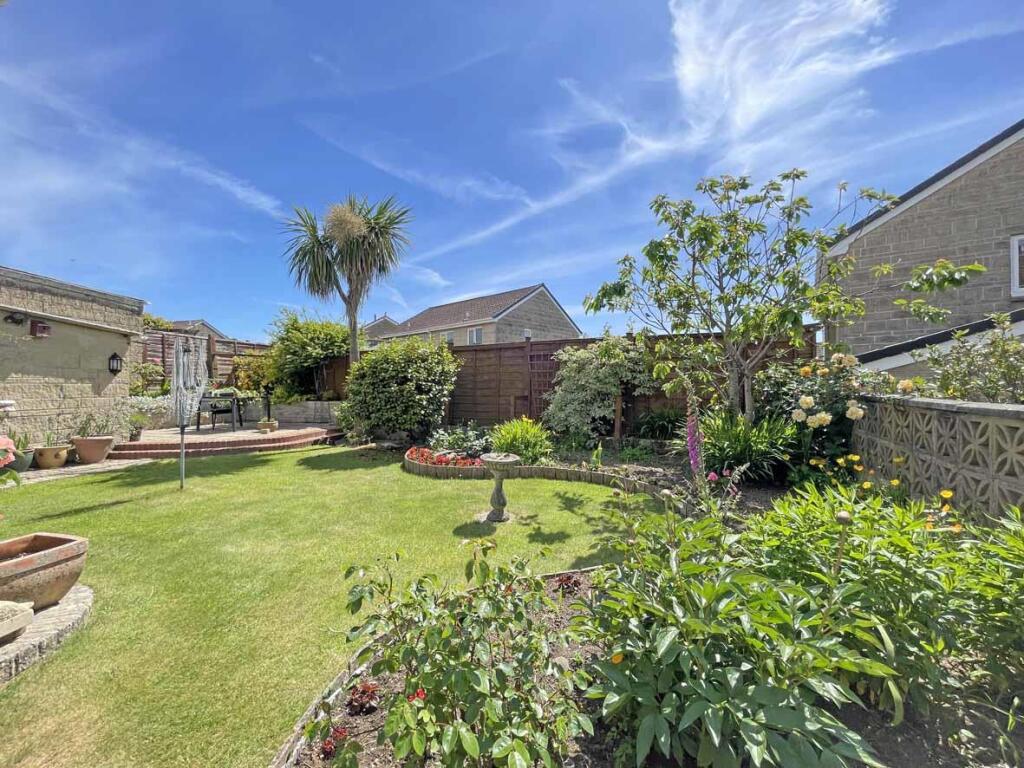 Eastcote Close 4 Garden 2.jpg