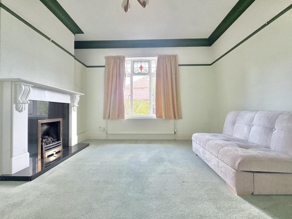 Sitting Room/Dining Room