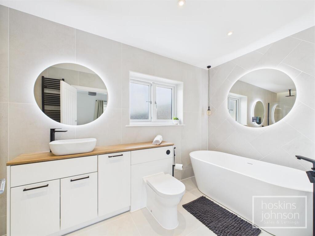 En-Suite Bathroom