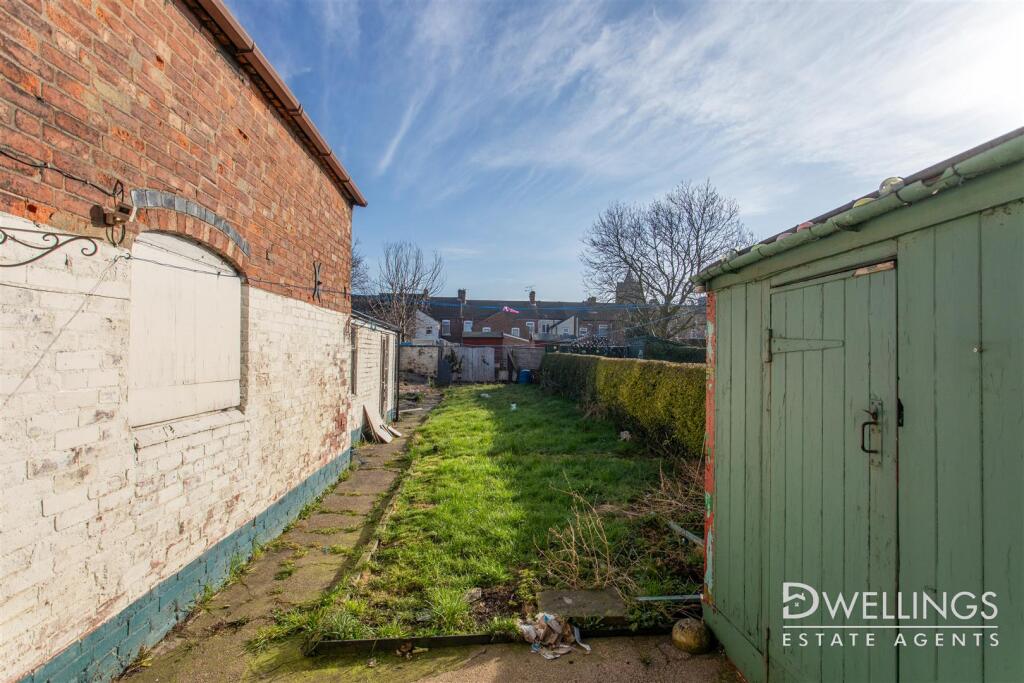 DWELEST- 173 Horninglow Road, DE14 2QS-0020.jpg