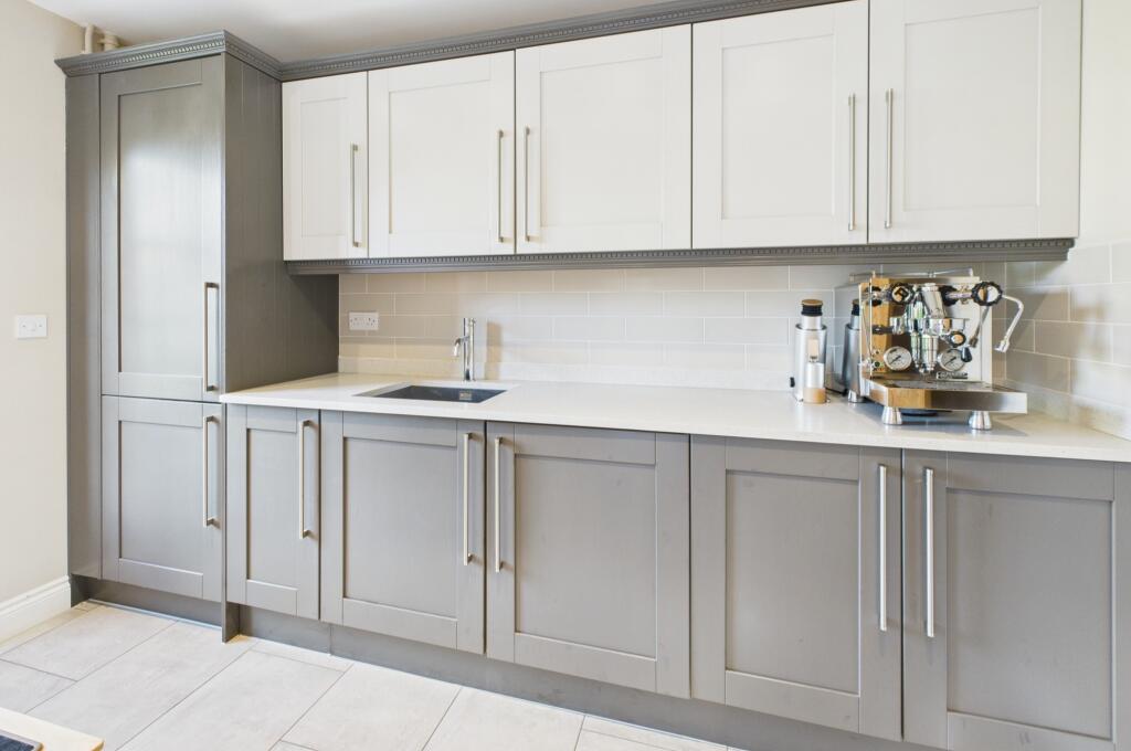 CAM02519G0-PR0244-STILL024