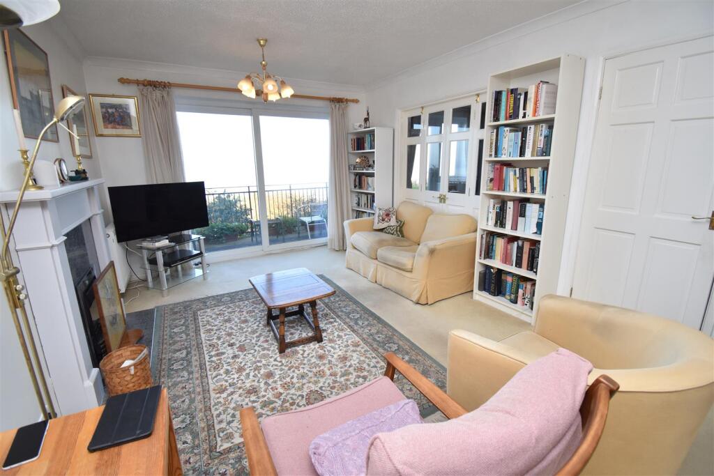 Living room 1.JPG