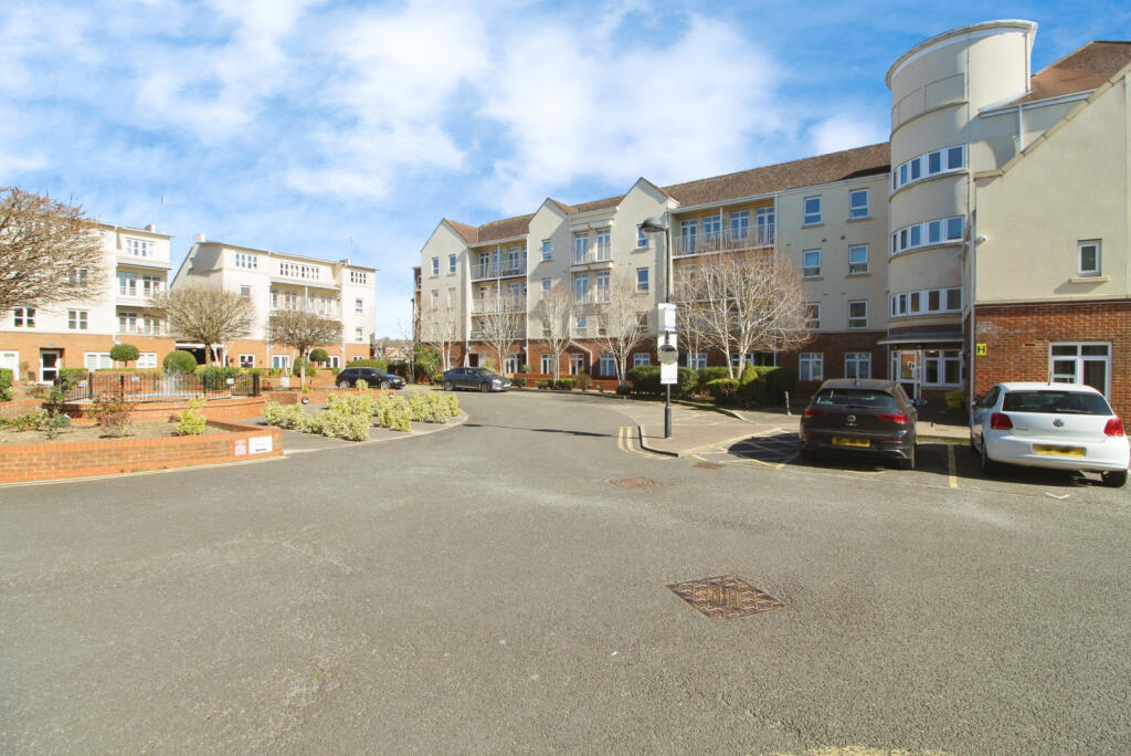 Two Double Bedroom 1st Floor Flat For Sale