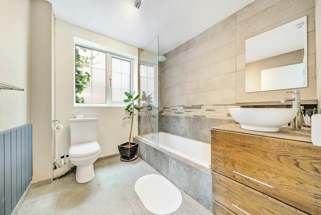 Family Bathroom (1)