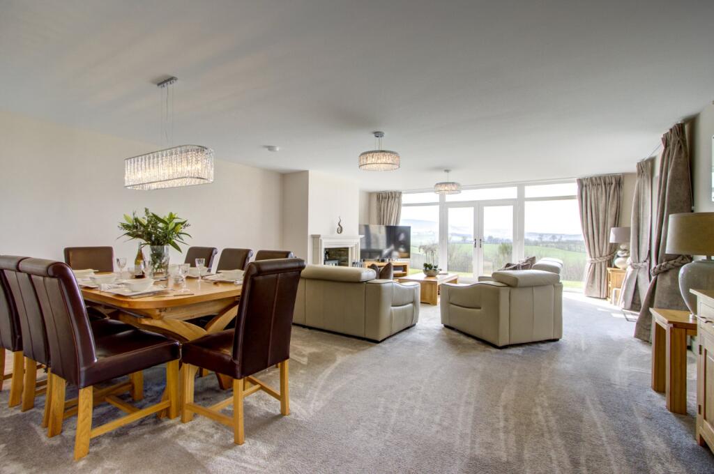 Sitting/Dining Room