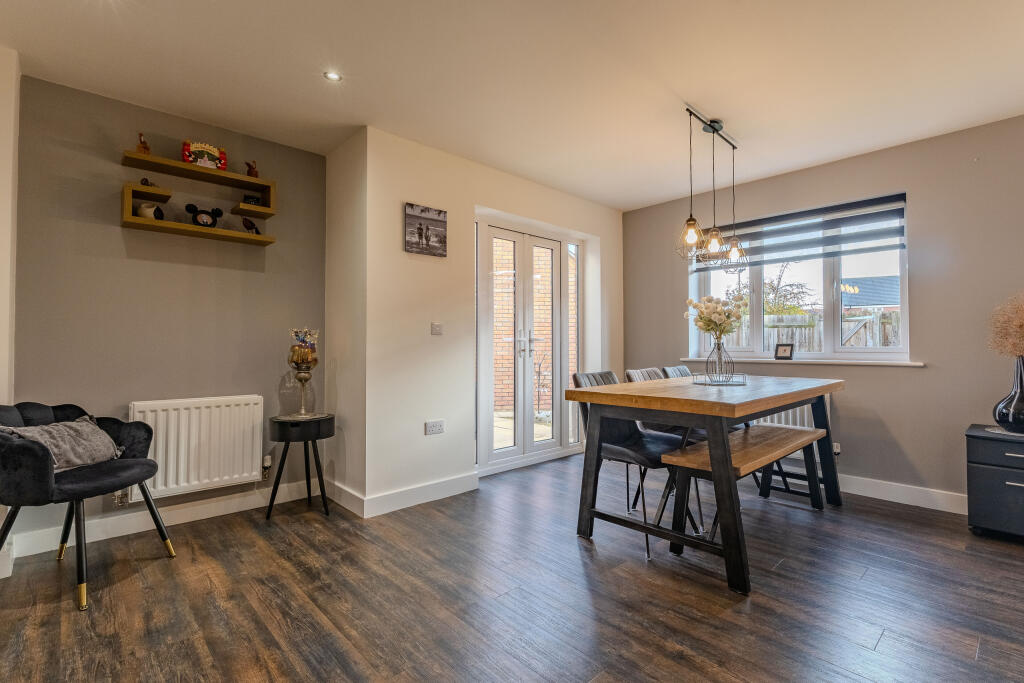Dining Area (2)