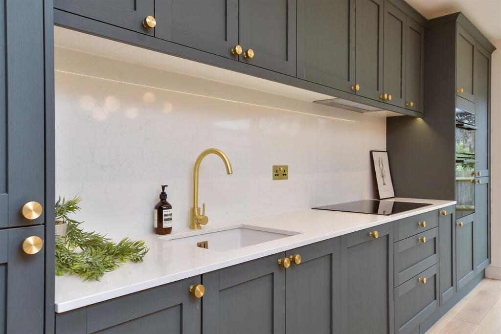 Kitchen/ Dining Room