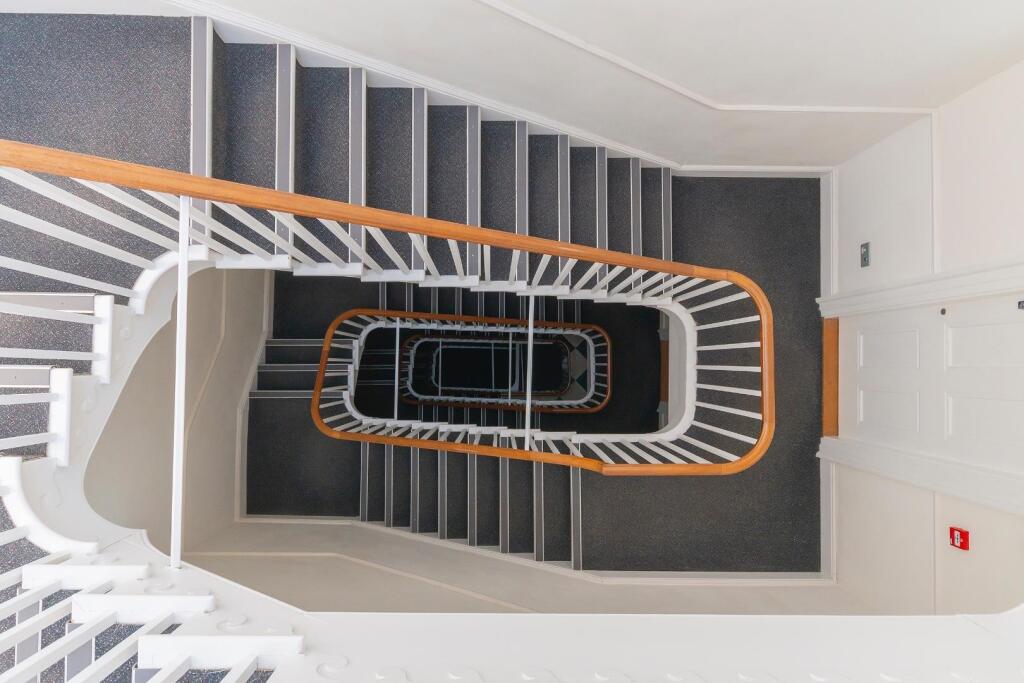 ERAUQSDNALTROP6TALF5 - Communal Stairs A.jpg