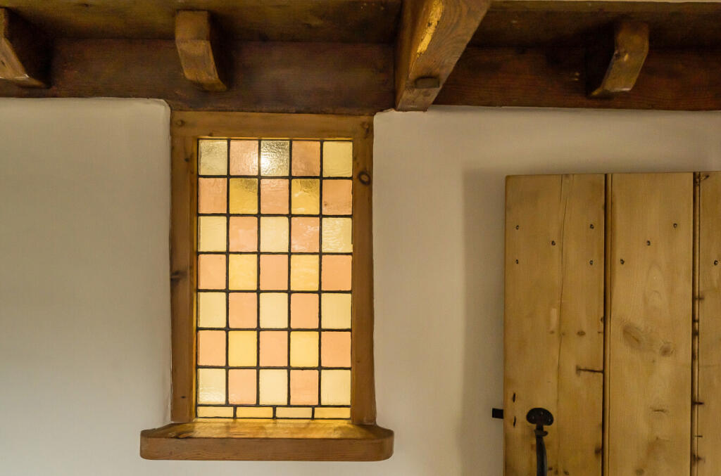 1365113-9-68f0f37...