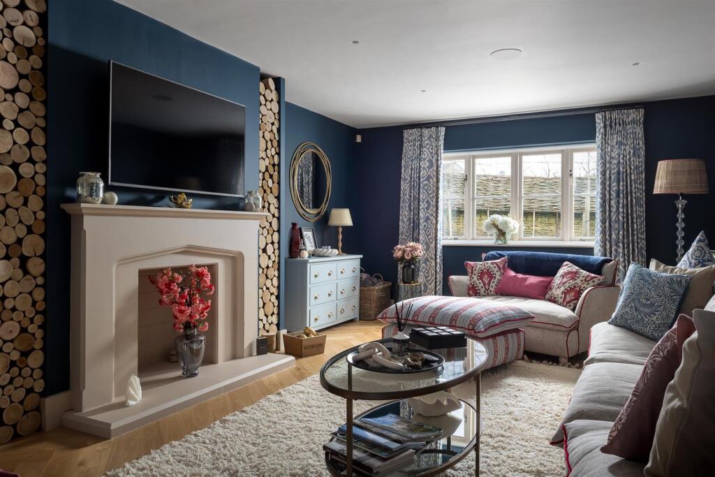 14 - 1 Holm Oaks - GL7 2RQ - Web.jpg