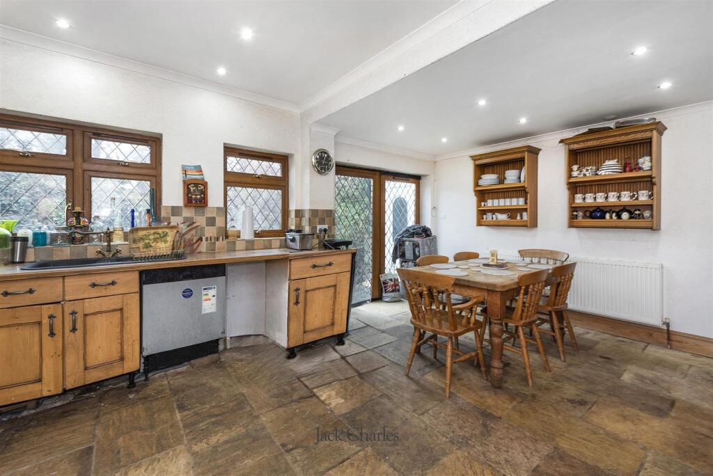 67 Hadlow Rd, TN9 1QB 007.jpg