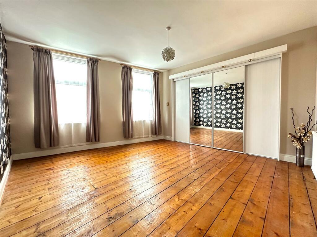 1st floor front bed.jpg