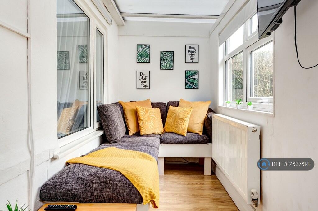 Conservatory With Good Area 