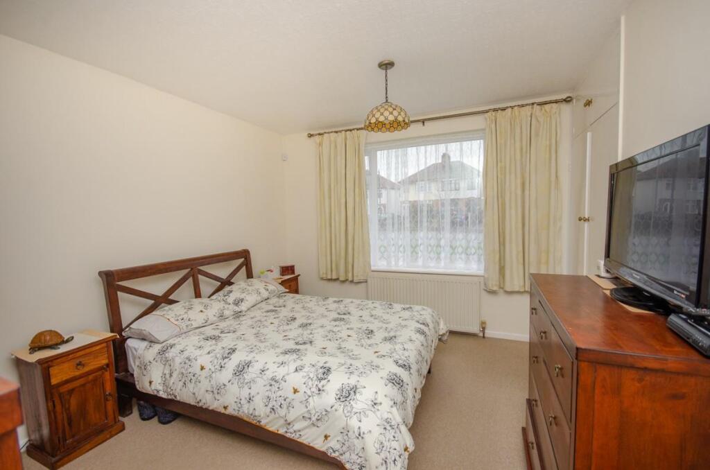 Bedroom 1.jpg