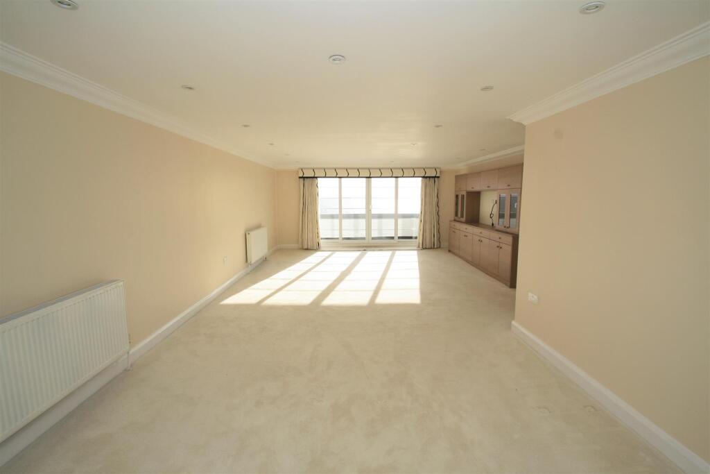Front Room+Diner.jpg