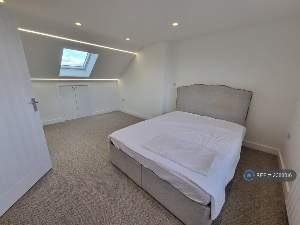 Loft Bedroom With En Suite