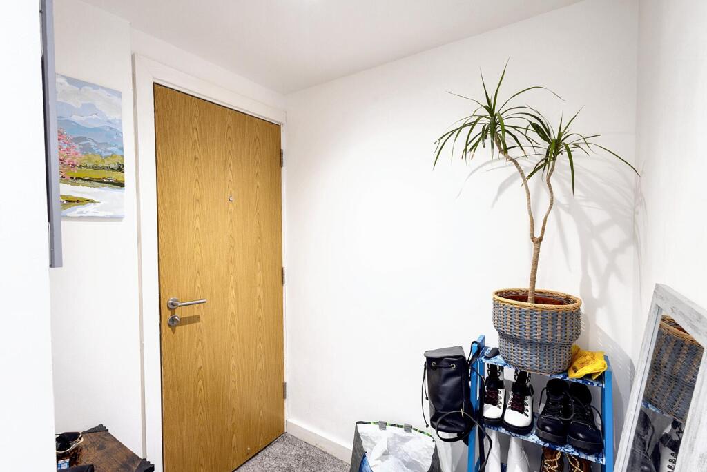 Bedroom / study