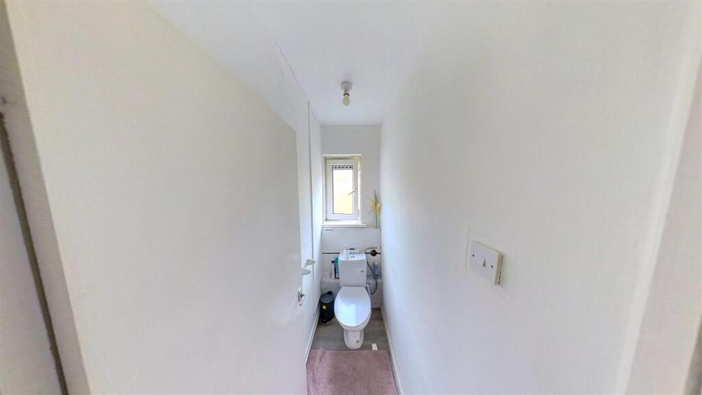 Toilet.jpg
