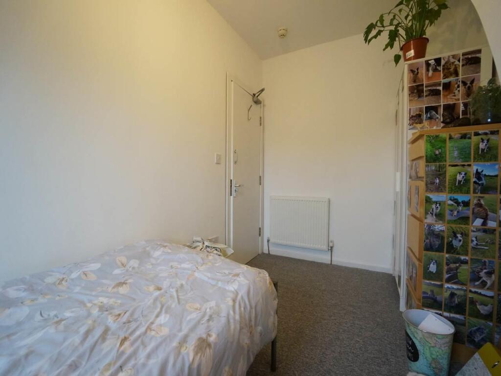 Bedroom 4.1.JPG