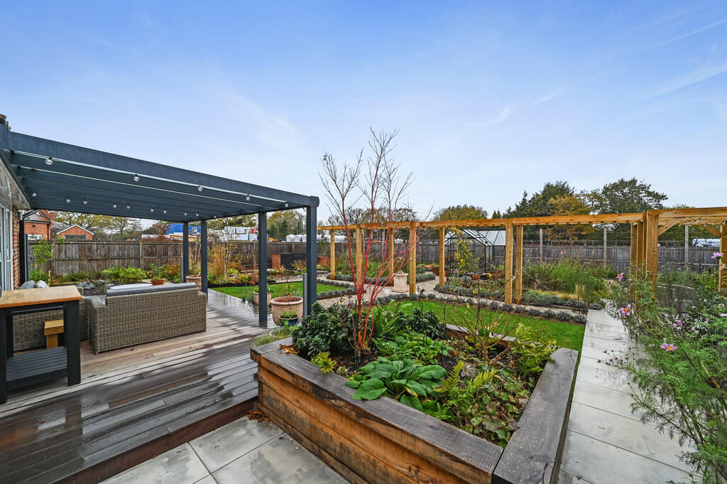 Tye Green Garden ...