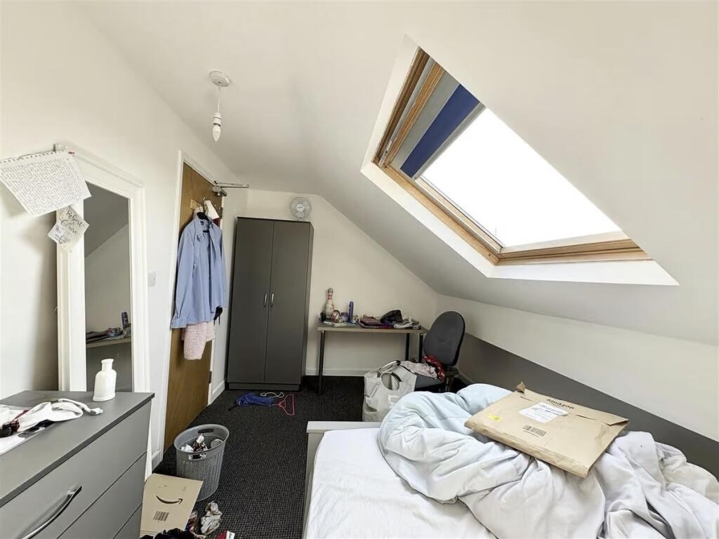 4-bedroom-student-house-in-lenton-nottingham_165471705-2.jpg