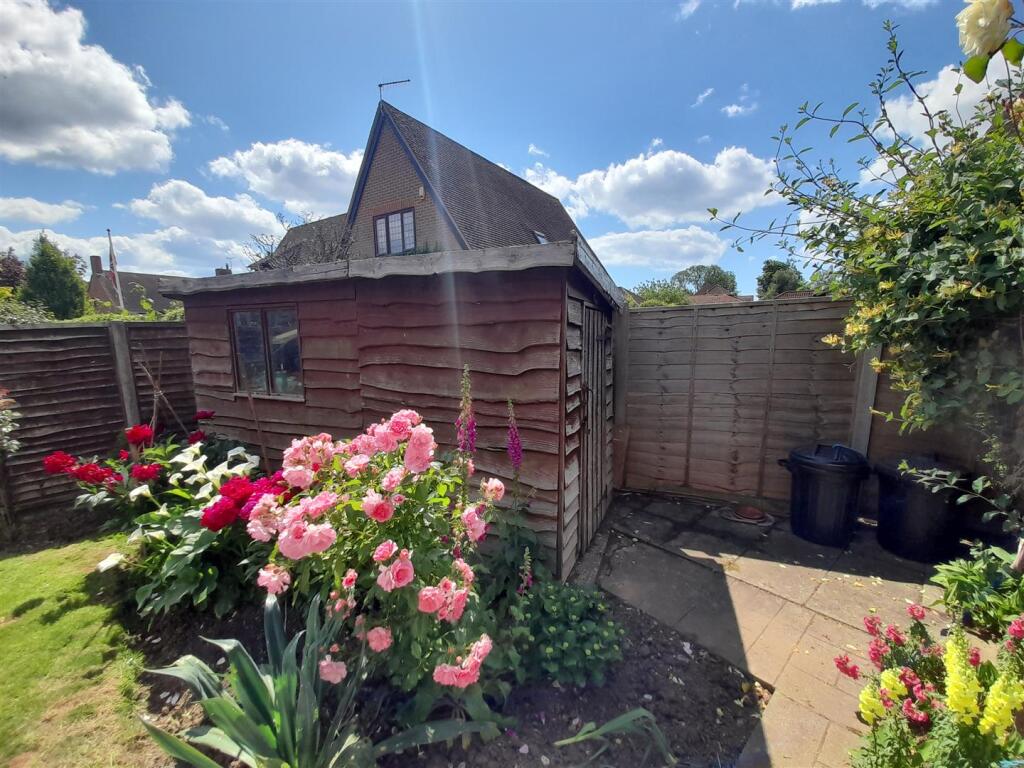 Rear garden 2.jpg