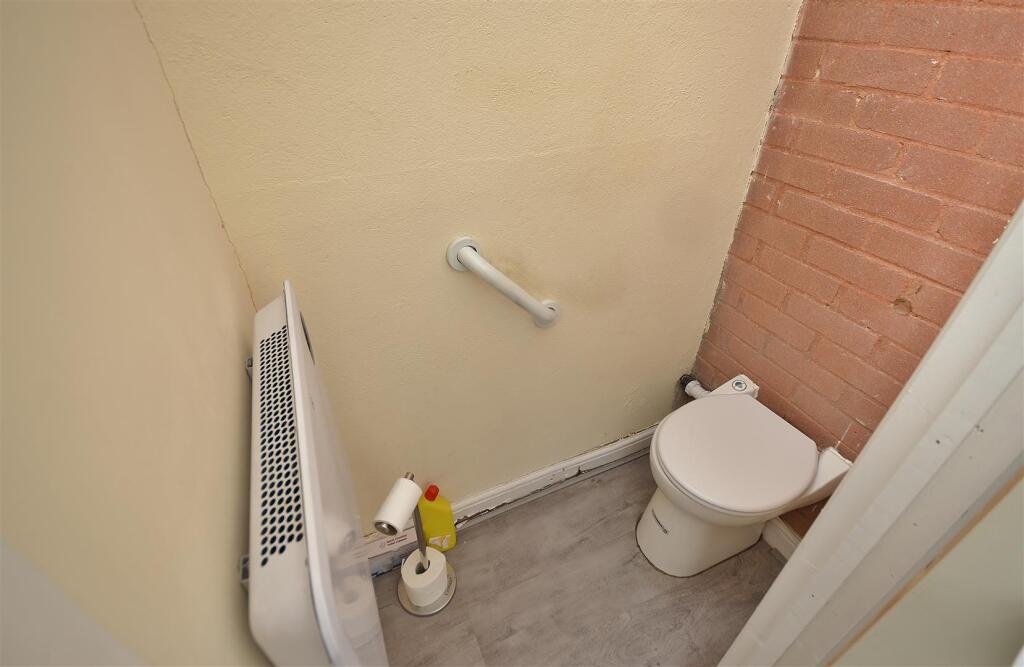 GROUND FLOOR CLOAKROOM