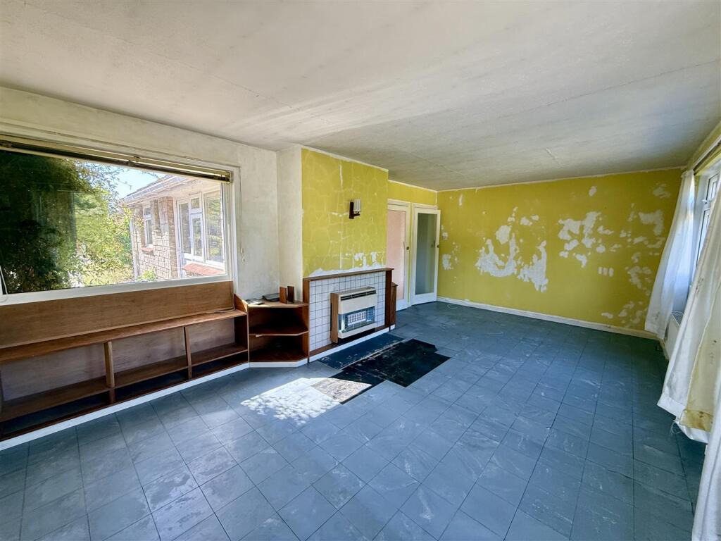 Living Room:
