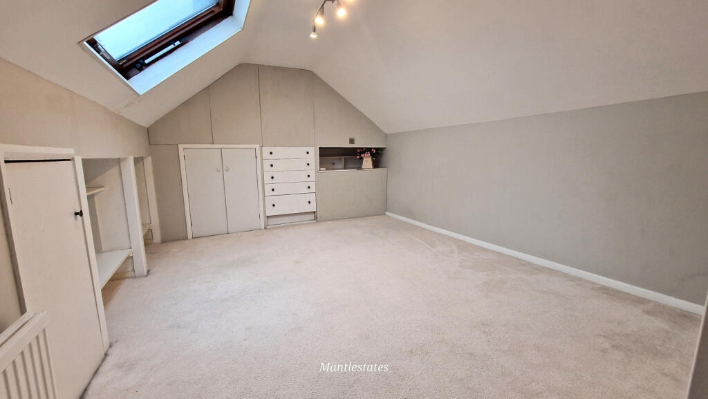 LOFT ROOM/4th BEDROOM