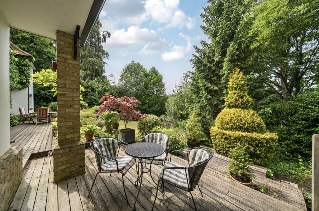 1299882-7-682f38c...