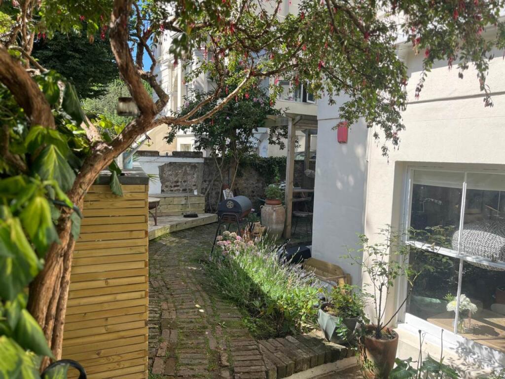 Garden 1 